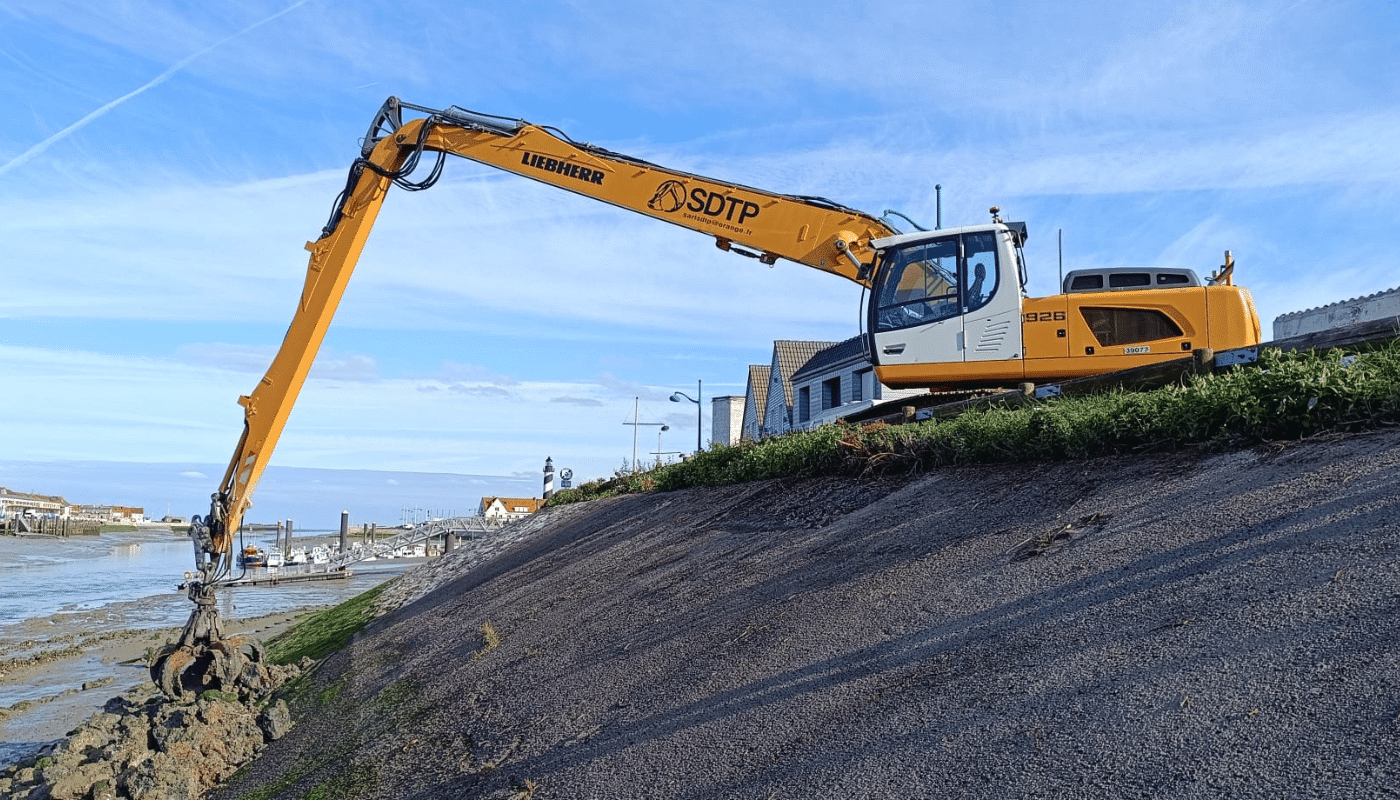 Location engin de chantier pelle long bras